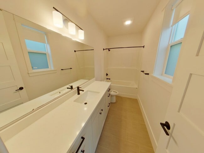 Photo - 658 E 16th Ave Unit 2