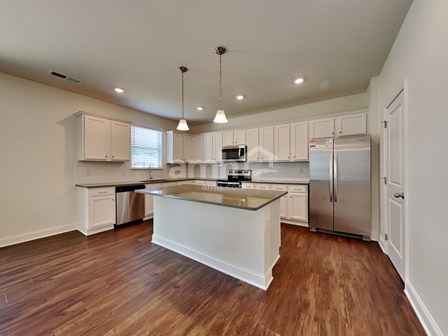 Photo - 768 Carnaby Ln