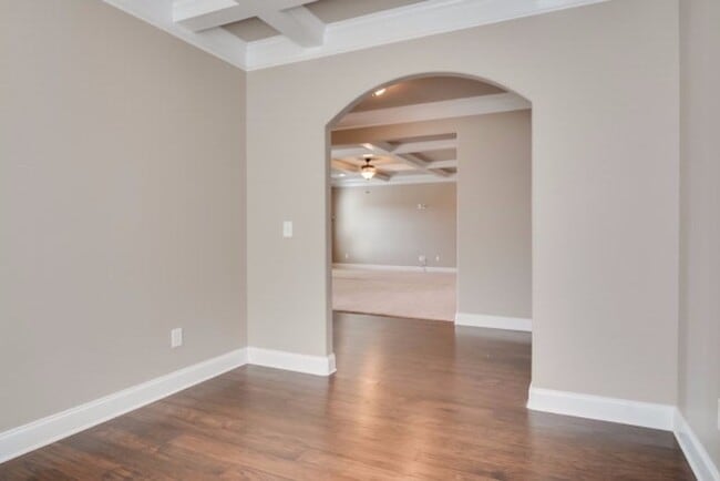 Photo - 260 Wentworth Pl