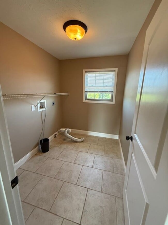 Photo - 616 Wintergreen Dr