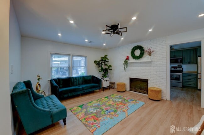 Photo - 50 Chestnut St