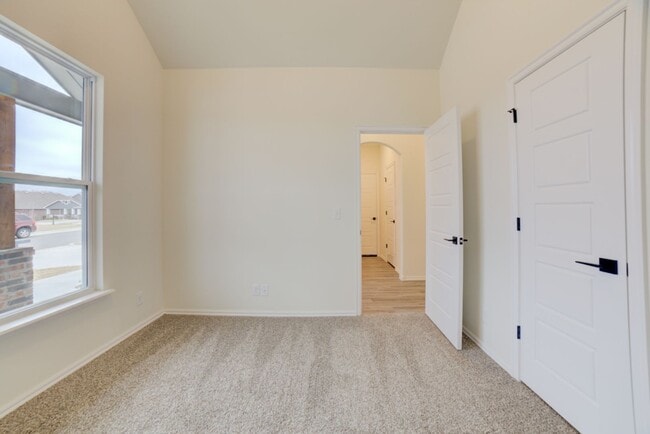 Photo - 4 BEDROOM CAPITAL HOME IN SAND SPRINGS!!!