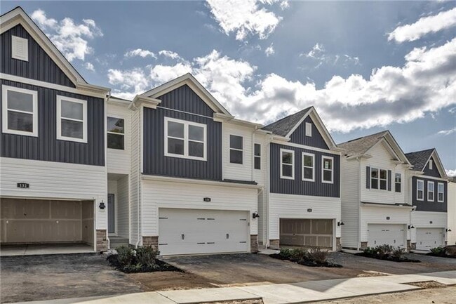 Photo - 130 Scotland Ln