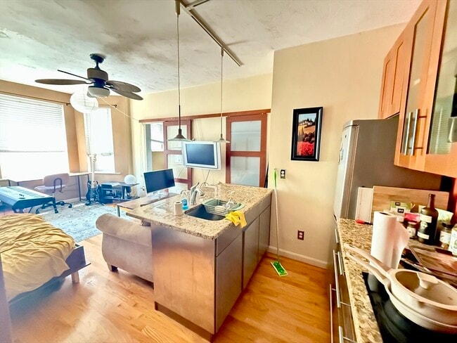 Building Photo - 65 Burbank St Unit 12A Rental