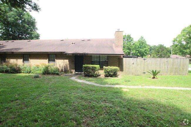 Building Photo - Spacious 2BR Apartment Near UWF! Water, Se...