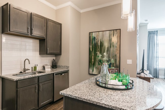 Vintage Foxland Apartments