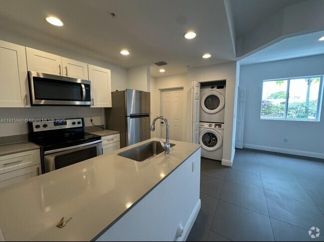 Building Photo - 346 NW 35th St Unit 4 Rental