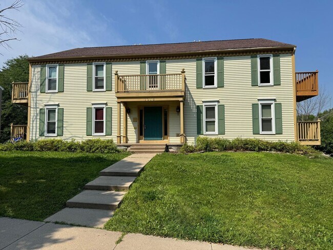 Building Photo - 1018 Gammon Ln Unit #4 Rental