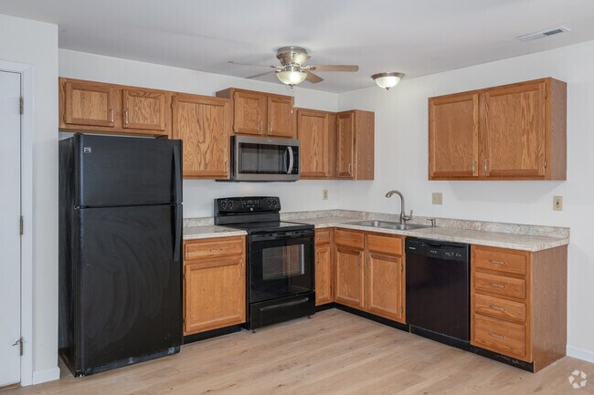 3601 Kingston 2BR, 2BA - 1,025SF - Kitchen - Hidden Oaks Apartments