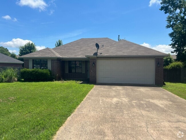 Building Photo - 3 Bed 2 Bath Home