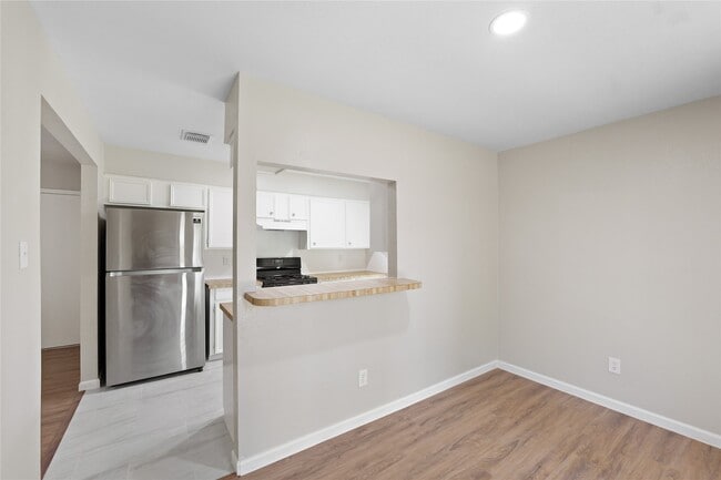 Photo - 7111 Pinehook Ln