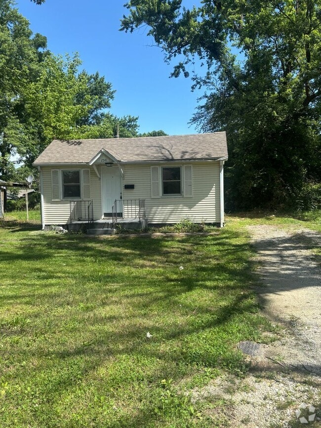 Building Photo - Cozy 2 Bedroom house for Rent Just minutes...