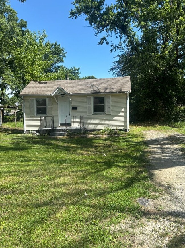Cozy 2 Bedroom house for Rent Just minutes... - Cozy 2 Bedroom house for Rent Just minutes...