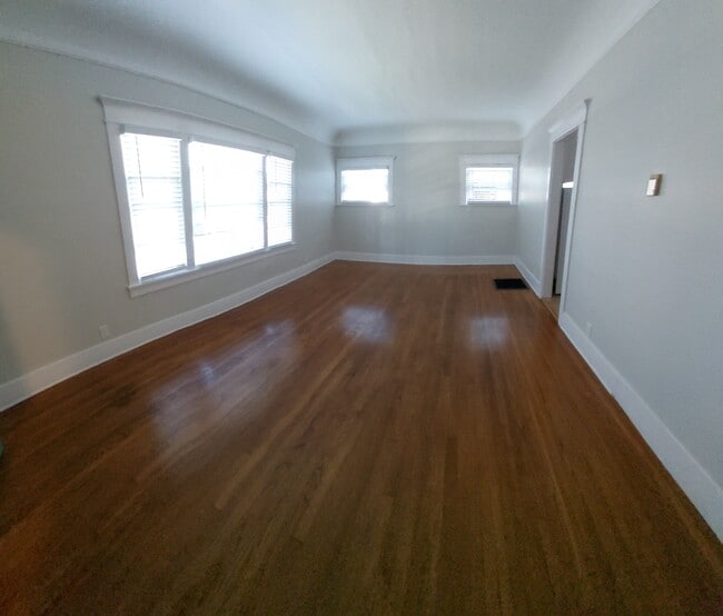 Building Photo - 1335 2nd St Unit #1