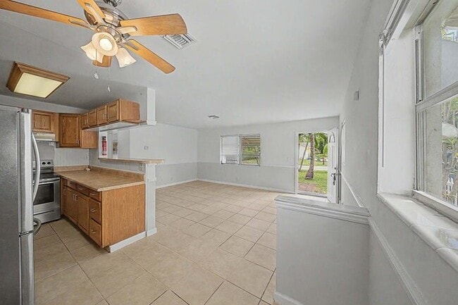 Photo - 301 SE 21st Ave