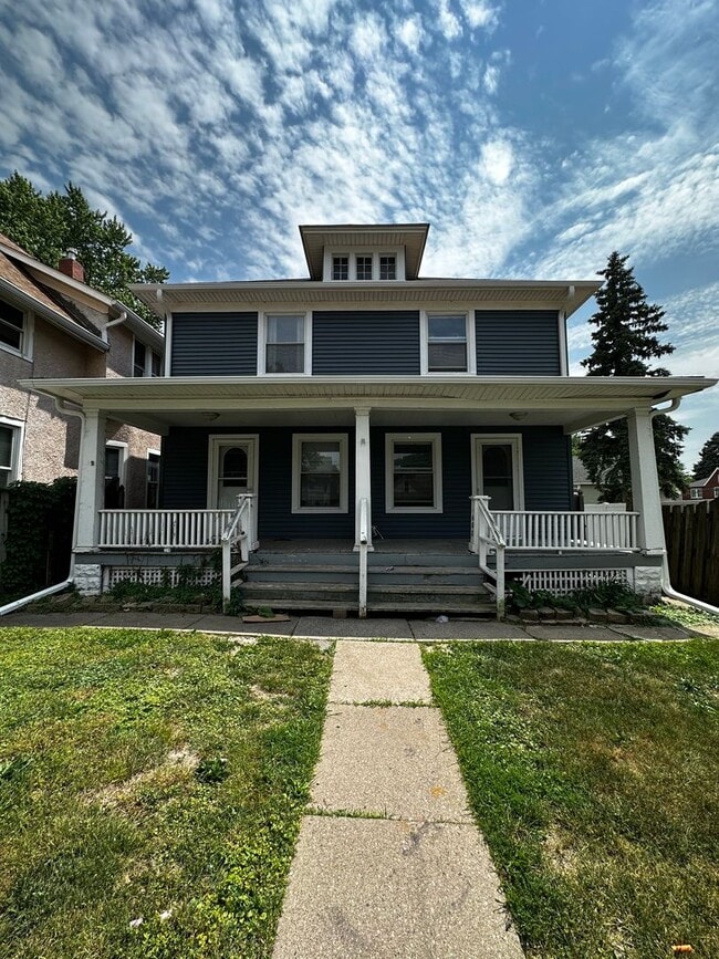 Building Photo - 1608-1610 12th Ave Moline, IL Unit 1610