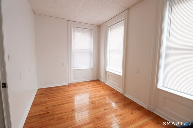 Photo - 140 State St Unidad D