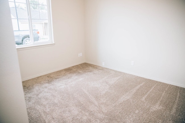 Photo - 302 S Marigold Ln