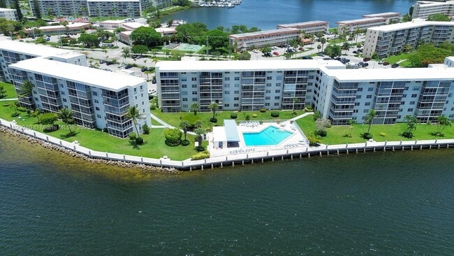 Building Photo - 3010 Marcos Dr Unit R110