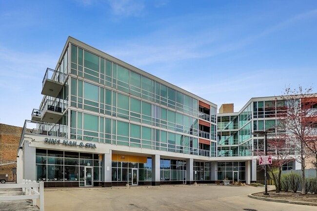 Building Photo - 1624 W Division St Unit 409