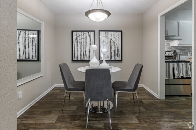 2BR, 1.5BA - 1010SF