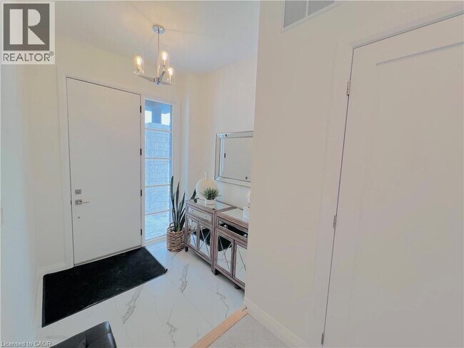 Photo - 100 Shady Oaks Trl