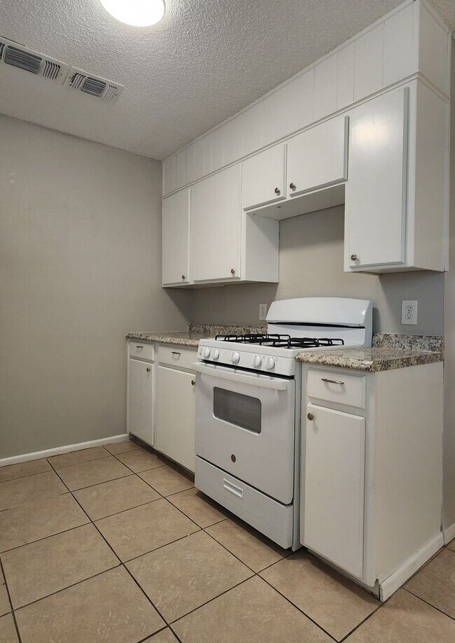 Photo - FOR LEASE -  4 BEDROOM HOME - NORTH LUBBOCK