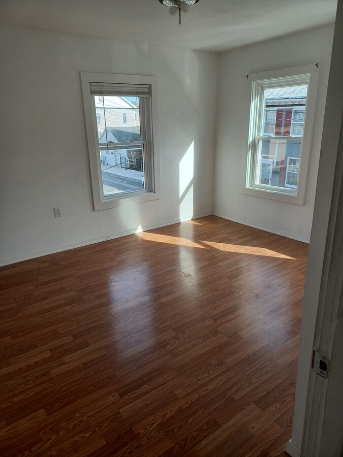 Photo - 22 W Green St