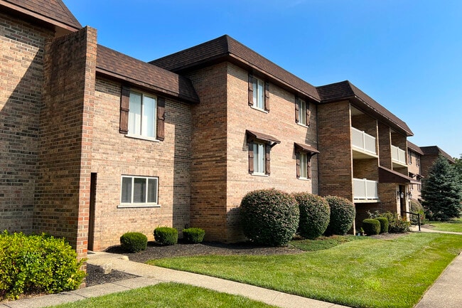 Crestbrook Apartments & Townhomes - Crestbrook Apartments & Townhomes