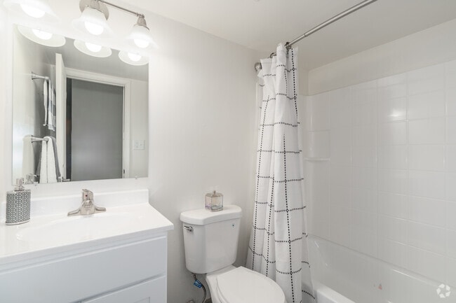 3BR, 2BA - 1,100SF - Primary Bath