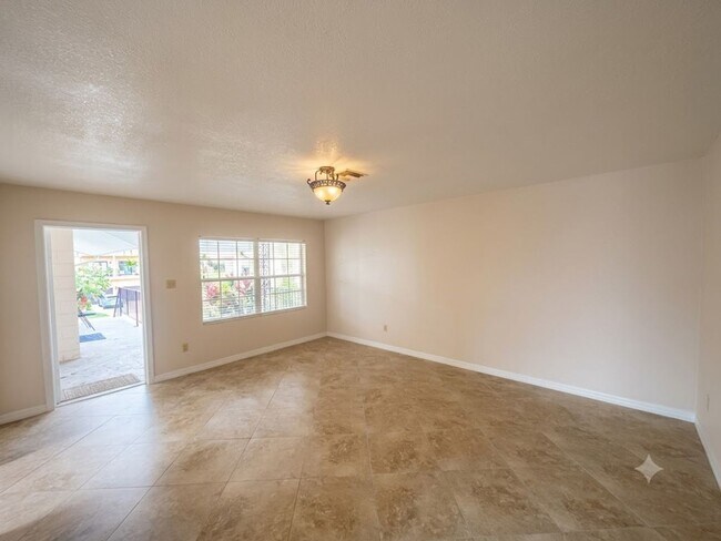Photo - 1102 Elmwood St