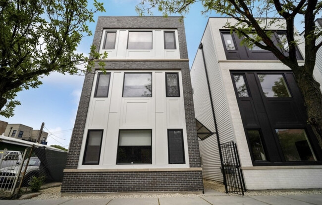 Building Photo - 1100 S Western Ave Unit 2 Rental