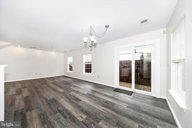 Photo - 4960 Clarendon Terrace