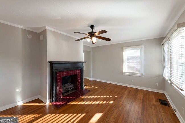 Photo - 152 1st St SW