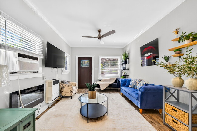 Building Photo - 5915 Lexington Ave