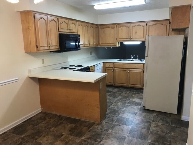 Photo - 1985 Rosie St