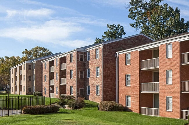 Photo - Lerner University Square