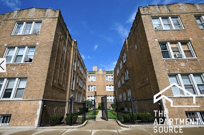 Photo - 4554 W George St Unit 3