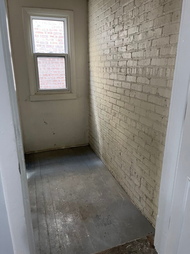 2nd entrance - 728 Dobson St Unidad 1