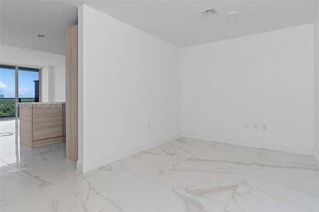 Photo - 16385 Biscayne Blvd Unidad 717