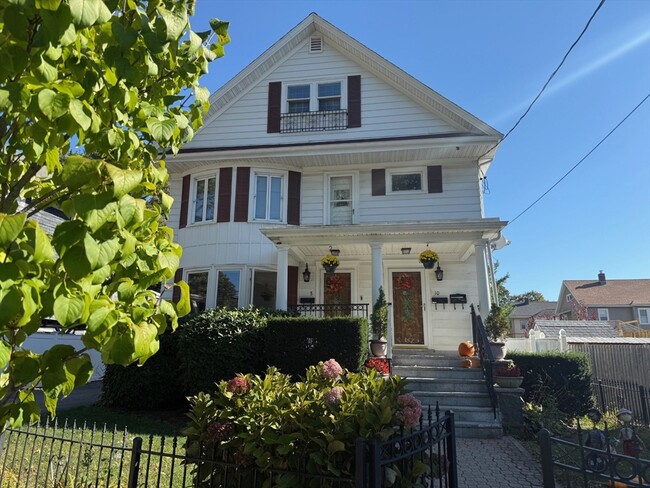 Building Photo - 10 Bradford St Unit 3