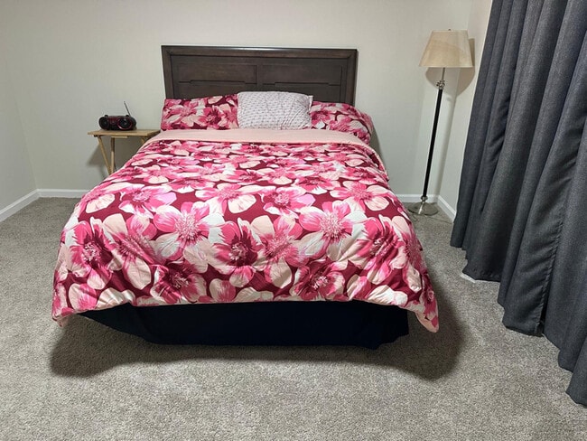 Building Photo - 521 Greyhound Ct