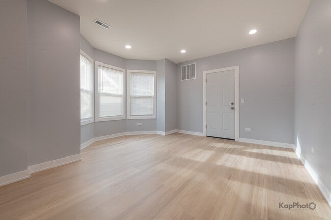 Photo - 2821 S Emerald Ave Unit 2R