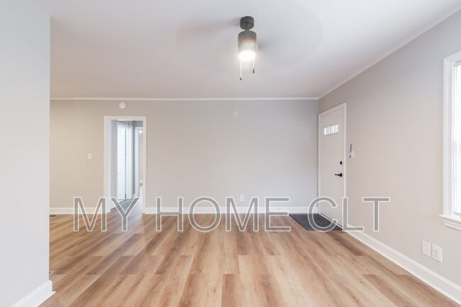 Photo - 3037 Marlowe Ave