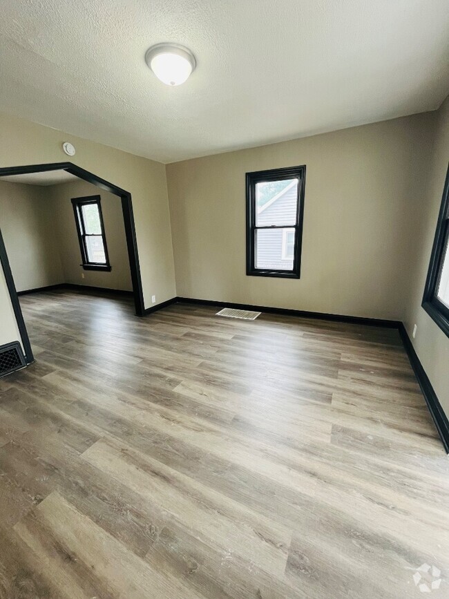 Building Photo - 6521 Decatur St Rental