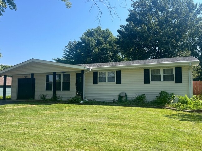 Building Photo - 130 Tulip Tree Dr Rental