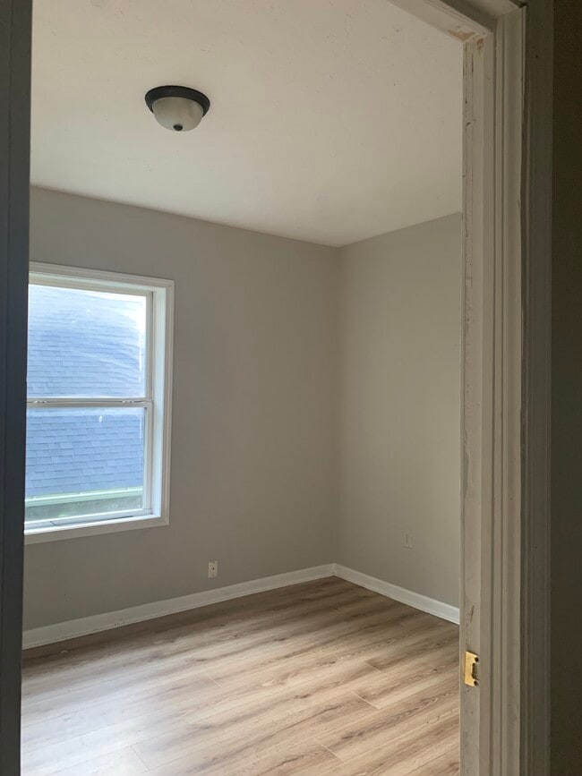 Photo - 349 W 28th St