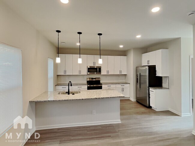 Photo - 1411 Lake St