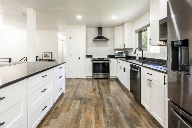 Photo - Exquisitely Renovated 4-Bedroom Oasis with Modern Upgrades
