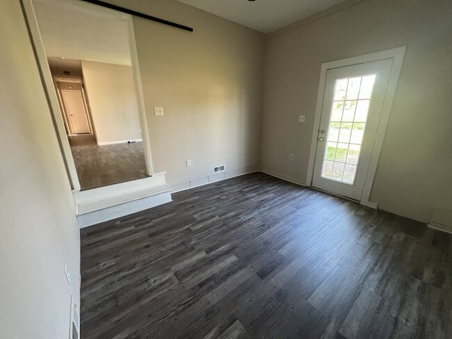 Photo - 1905 Priscilla Ln NW